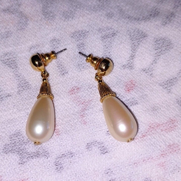 Vintage 80s  Pearl Shaped Gold Pierced Post Dangle Earrings - Picture 3 of 4